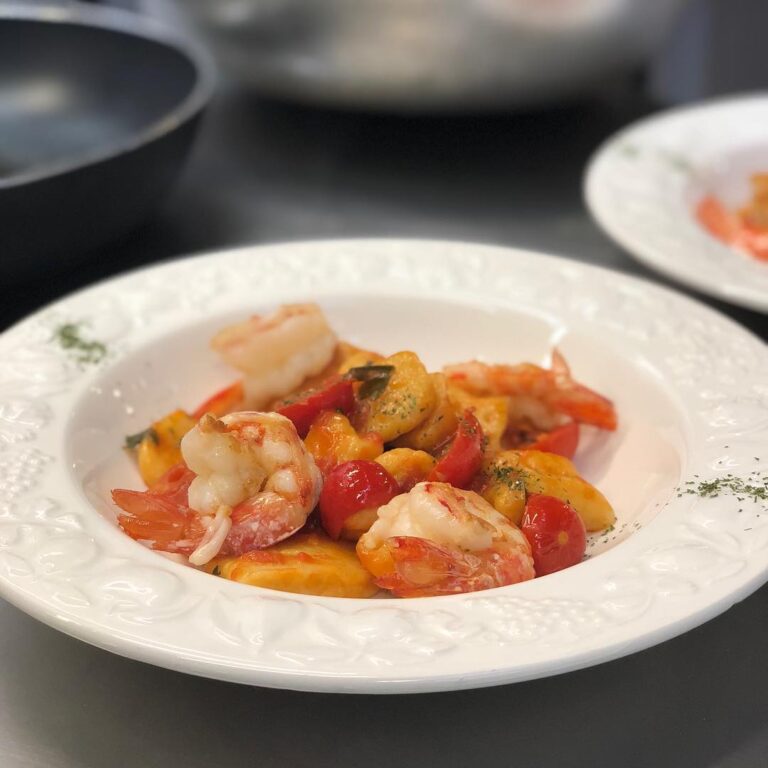 Why choose our cooking school for a unique culinary experience during your honeymoon in Florence
